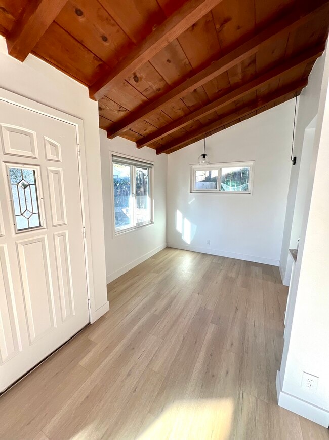 Building Photo - 106 E Avenida Ramona