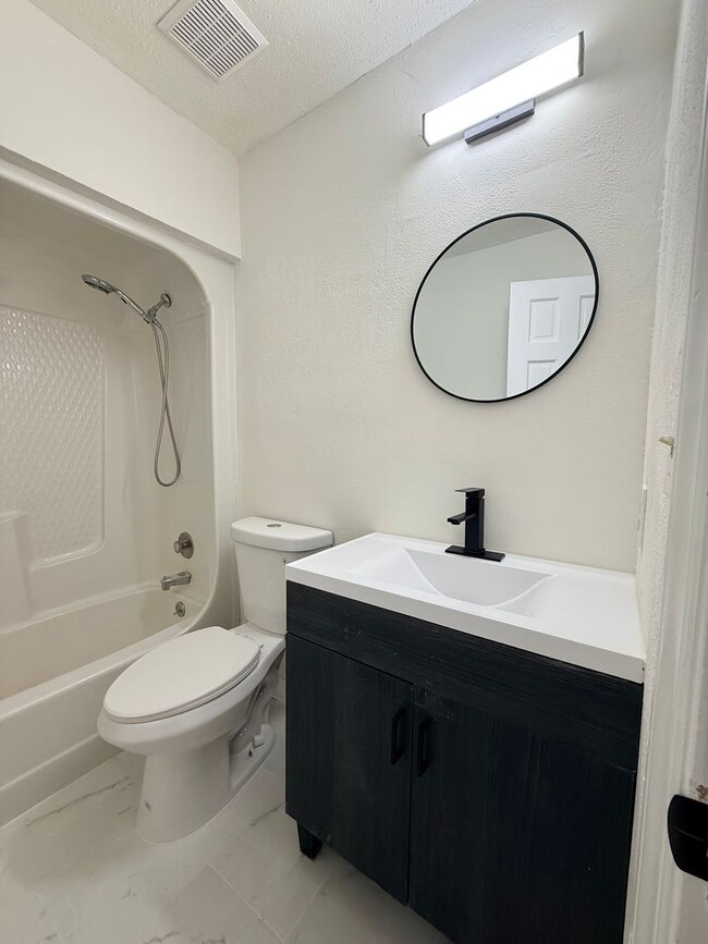 Building Photo - FOR RENT – Newly Remodeled 4 Bedroom / 2 Bath Home