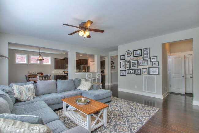 Building Photo - 1113 Camden Cir