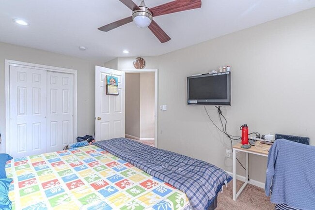 Building Photo - 305 Raymound Blvd