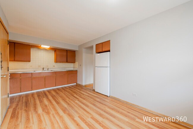 Building Photo - 6620 W Gunnison St