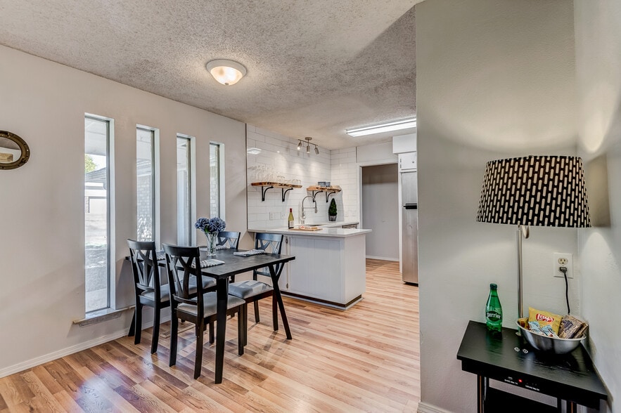 Building Photo - 705 N Dryden Cir