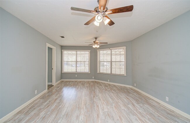 Building Photo - 15510 Cypress Garden Dr