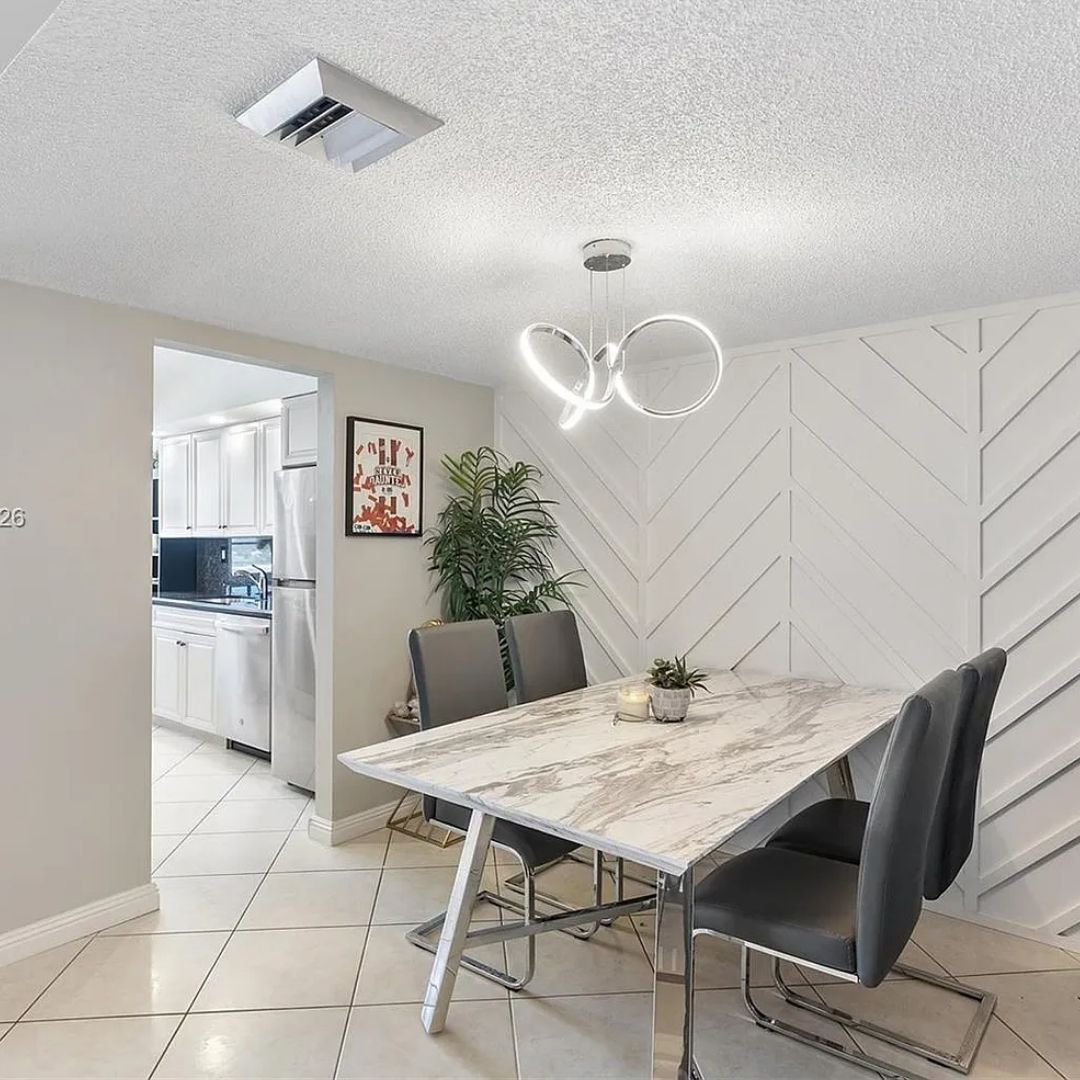 Building Photo - 18031 Biscayne Blvd