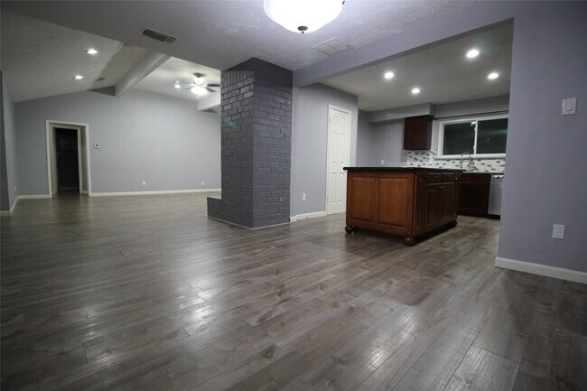 Building Photo - 20074 Crazy Horse Cir