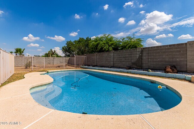 Building Photo - 4001 W Libby St