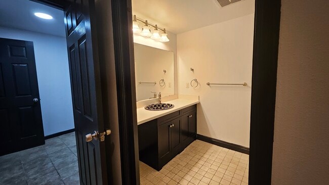 Building Photo - 14891 E Centrepoint Dr