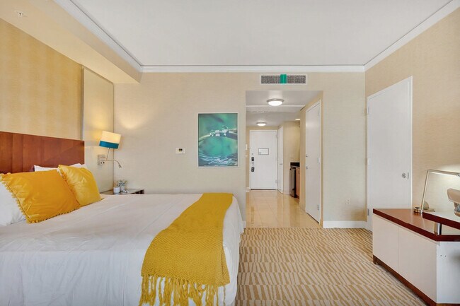 Building Photo - 18001 Collins Ave