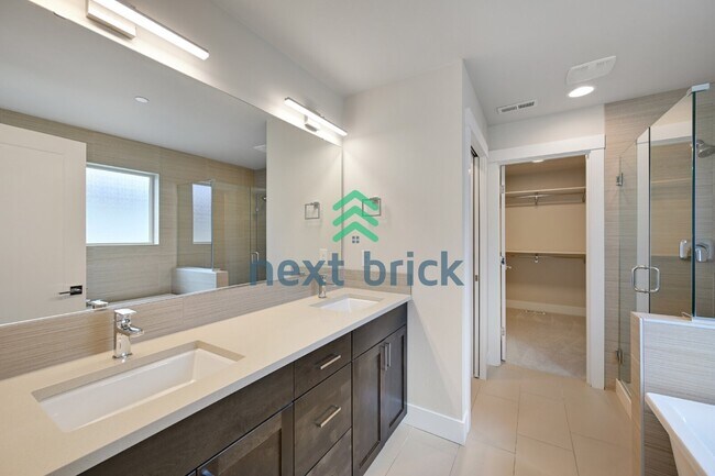 Building Photo - Spacious 4-Bed Retreat with 3.5 Baths in Bothell – Your Dream Home Awaits!