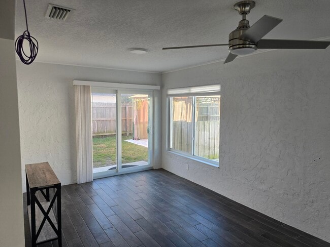 Building Photo - 18942 SE Hillcrest Dr