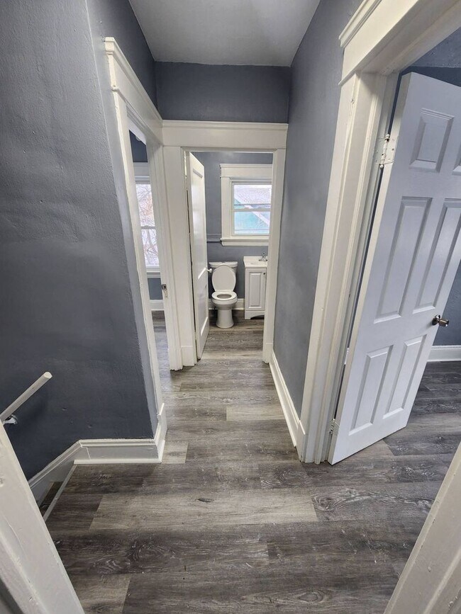 Building Photo - Charming 3-Bedroom Property in Prime Location