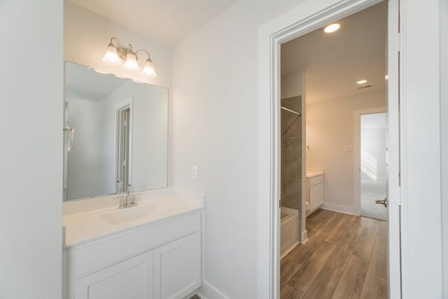 Building Photo - 10627 Whitejacket