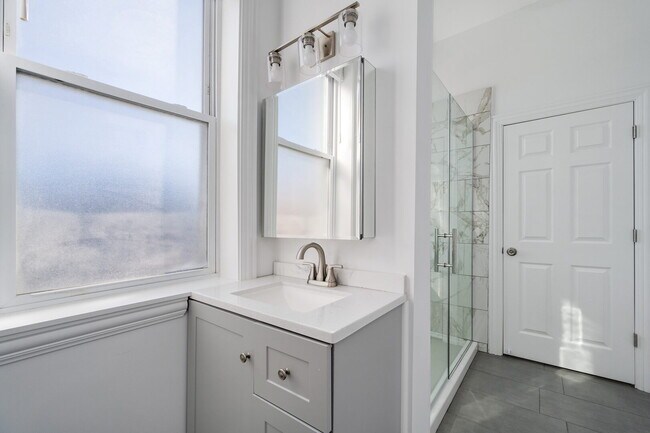 Building Photo - 4001 N Elston Ave