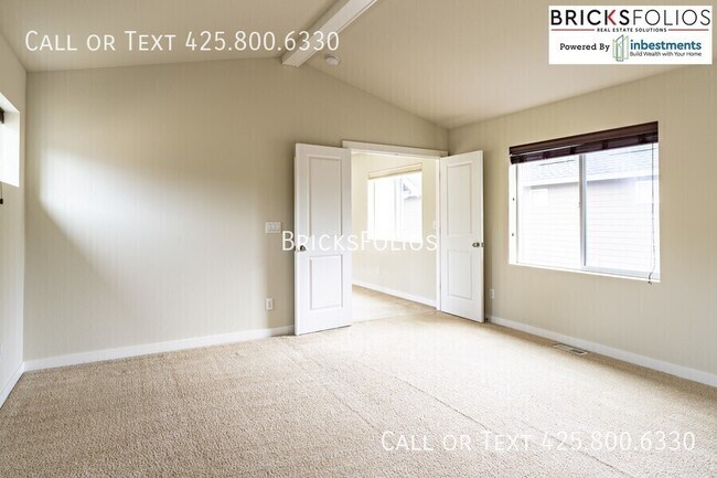 Building Photo - 10251 Eastridge Dr NE