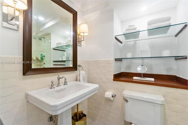 Building Photo - 100 Lincoln Rd