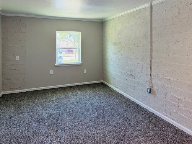 Building Photo - 427 Wood St