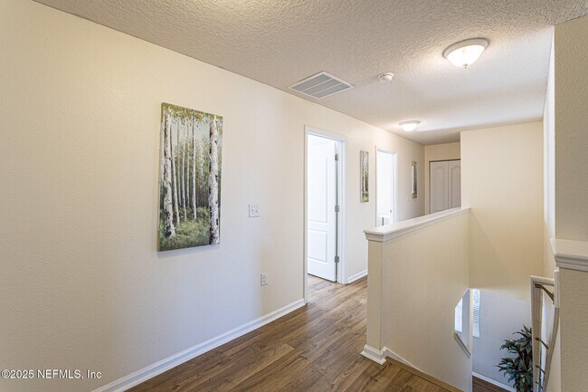 Building Photo - 2408 Bonnie Lakes Dr