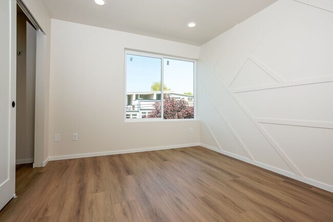 Building Photo - NEW CONSTRUCTION- MOVE- IN READY