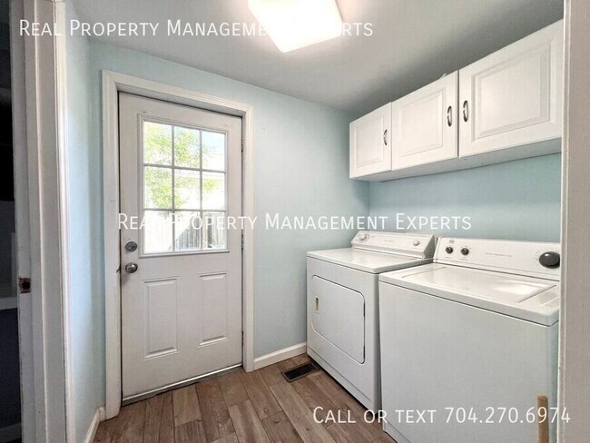 Building Photo - 319 Doster Ave
