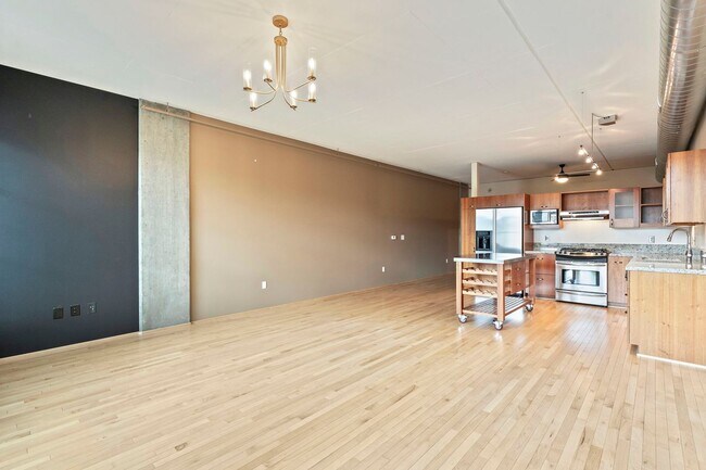 Building Photo - Elizabeth Lofts - 7th floor west facing Pearl District studio w/parking/concierge/most utilities
