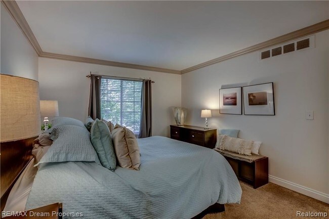 Building Photo - 3501 W 14 Mile Rd