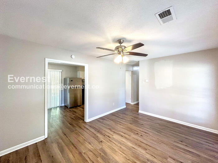 Building Photo - 1582 Custer Dr