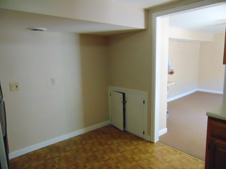 Building Photo - 322 Main St