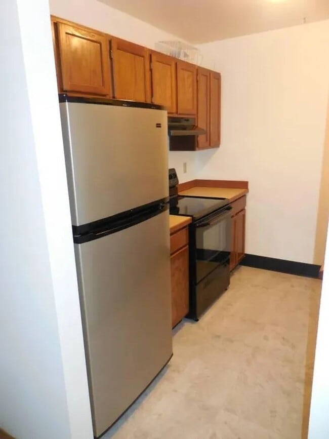 Building Photo - 2 Bedroom, 1 Bath, 1 Car Garage