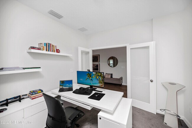 Building Photo - 179 Horsetail Ct