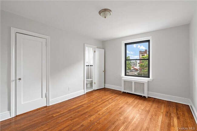 Building Photo - 250 Martine Ave