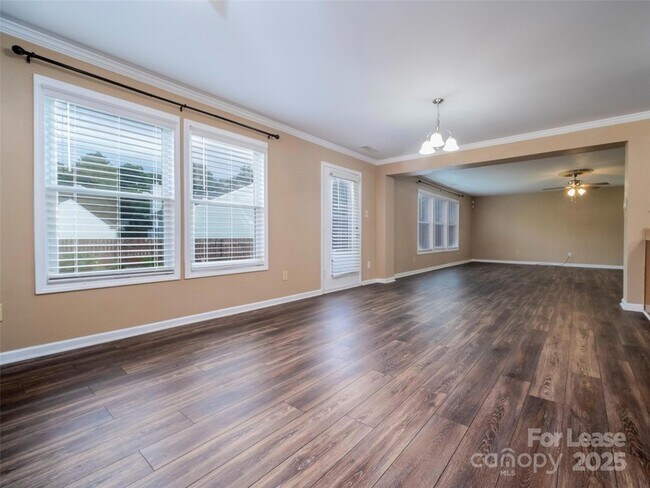 Building Photo - 910 Torsion Lane