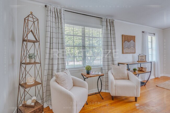 Building Photo - 3 Bed 2 Bath Gem in Midtown Mobile!!