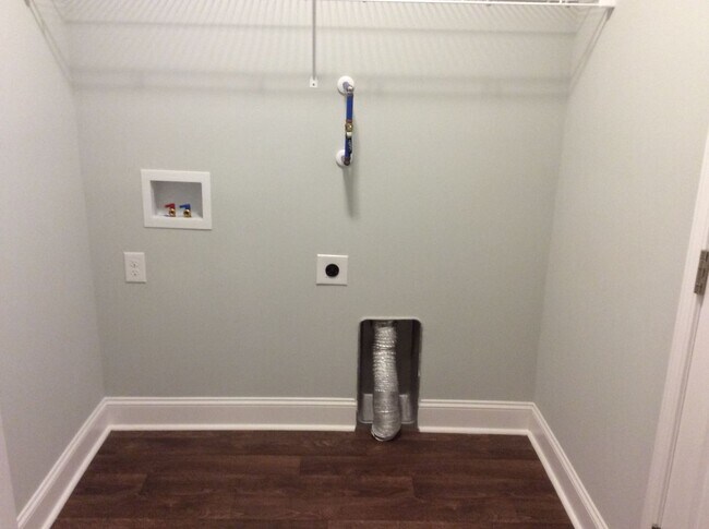 Building Photo - Townhome in Desirable Croatan Crossing Sub...