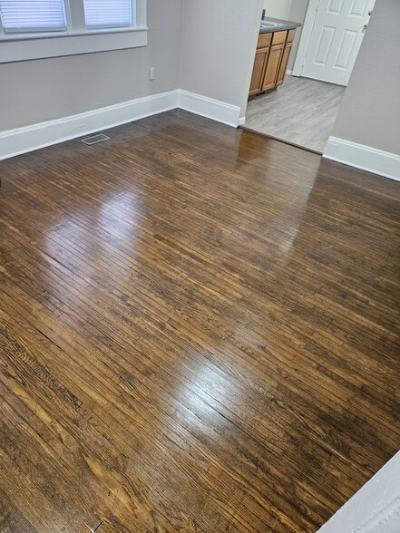 Building Photo - 609 Market St