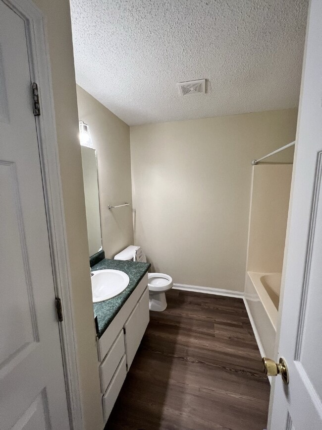 Building Photo - Apartment for Rent