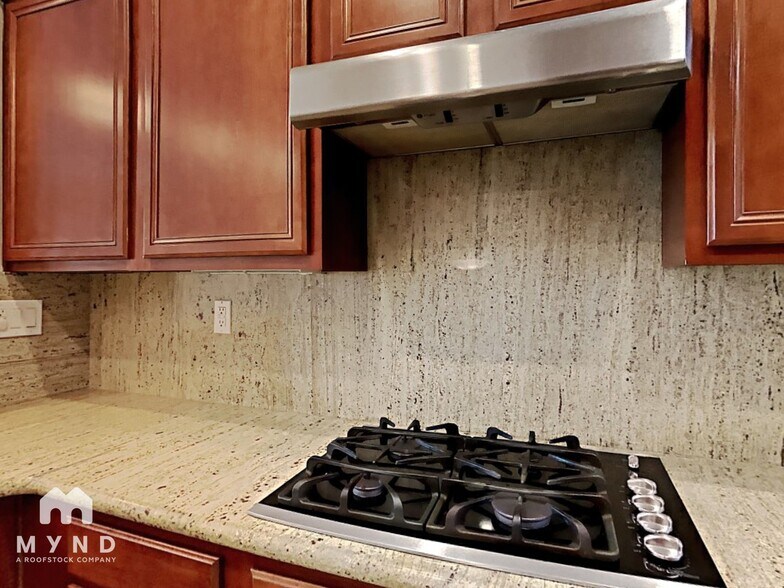 Building Photo - 5757 Meadow Park Dr