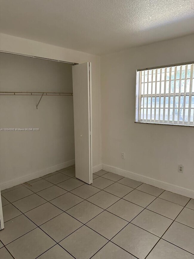 Building Photo - 17255 SW 95th Ave