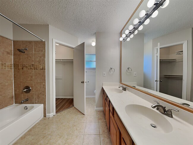 Building Photo - 7410 Soledad Dr