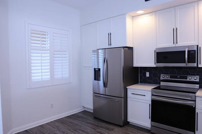 Building Photo - 10 Harbour Isle Dr E