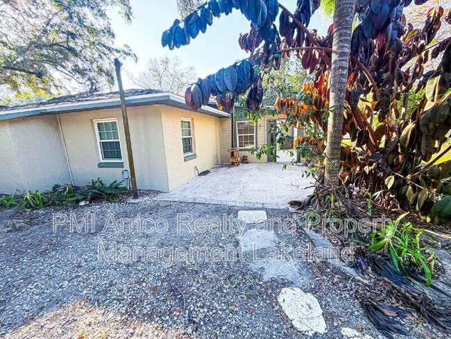 Building Photo - 222 Lakeview Dr