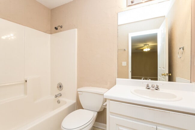 Building Photo - 605 Oxford Crest Ct NW
