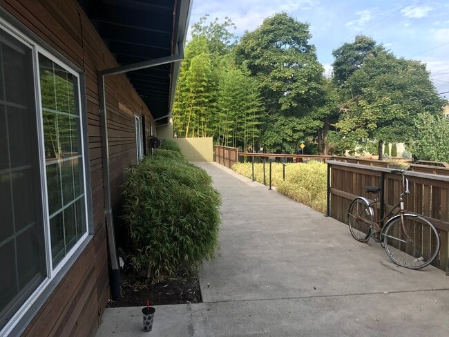 Primary Photo - 5226 NE Couch St