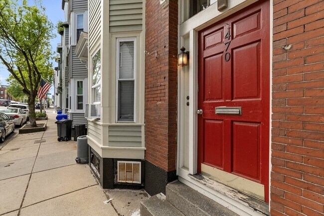 Building Photo - 470 E 3rd St