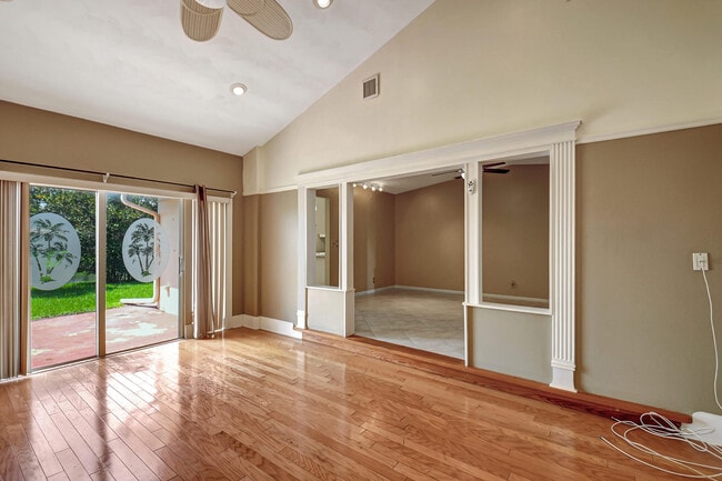 Building Photo - 15792 Philodendron Cir