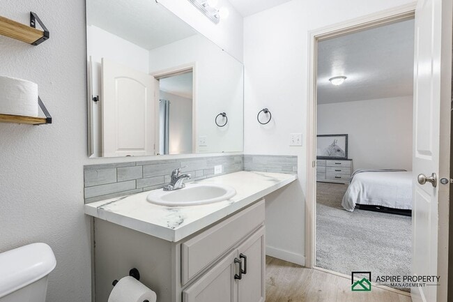 Building Photo - 3 Bed 2.5 Bath Home