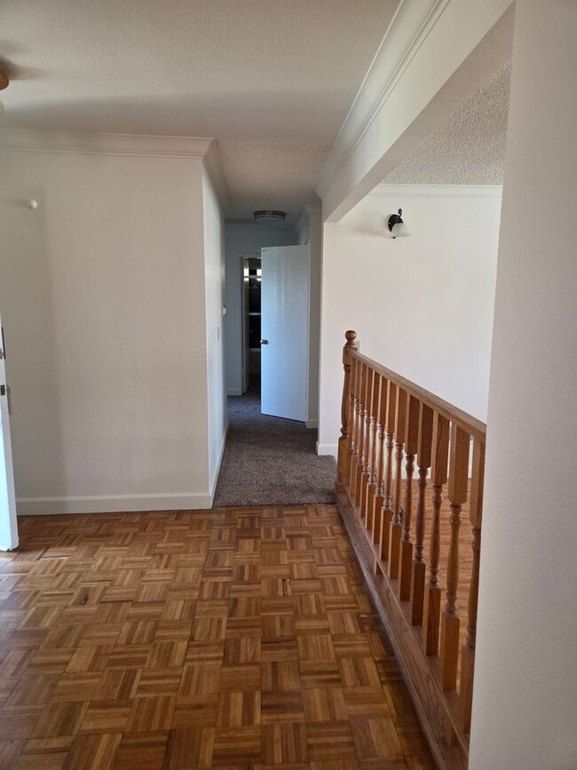 Building Photo - 606 Tamarack Ln