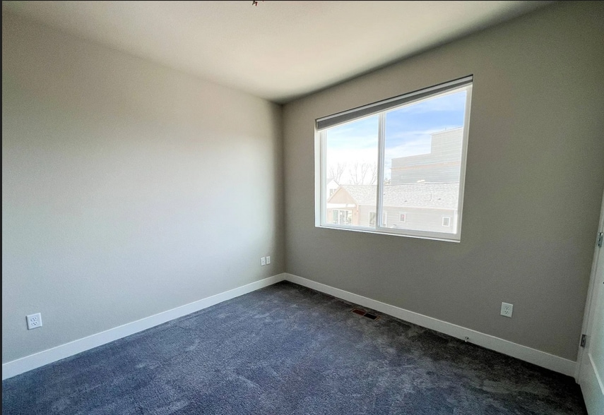 Building Photo - 888 S Valentia St