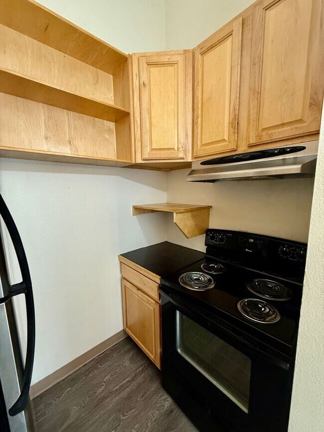 Building Photo - Move In & Save - 2 Week FREE Rent - $650 Deposit! - 2 Bedroom Apartment Minutes from Horsetooth R...