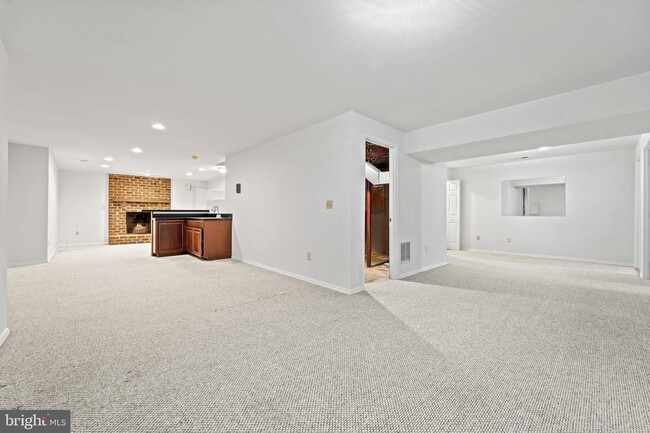 Building Photo - 7500 S Valley Dr