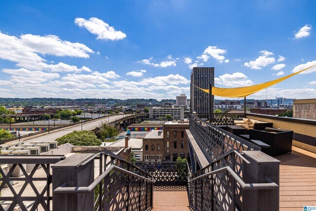 Building Photo - 2015 1st Ave N